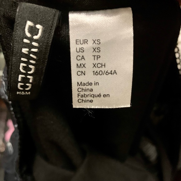 H&M divided mini black skirt with mesh layered on top with tigers - Picture 2 of 2